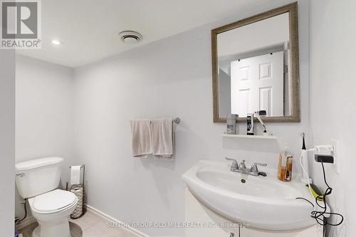 722 Gladstone Avenue, Toronto, ON - Indoor Photo Showing Bathroom