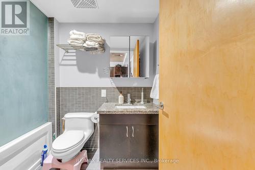 241 - 1005 King Street W, Toronto, ON - Indoor Photo Showing Bathroom