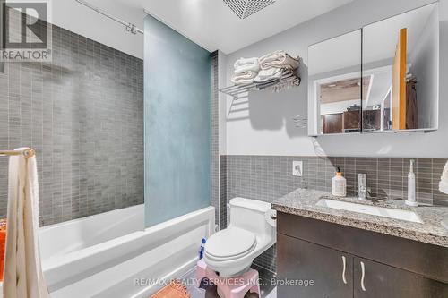 241 - 1005 King Street W, Toronto, ON - Indoor Photo Showing Bathroom