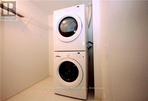 2411 - 125 Peter Street, Toronto, ON - Indoor Photo Showing Laundry Room