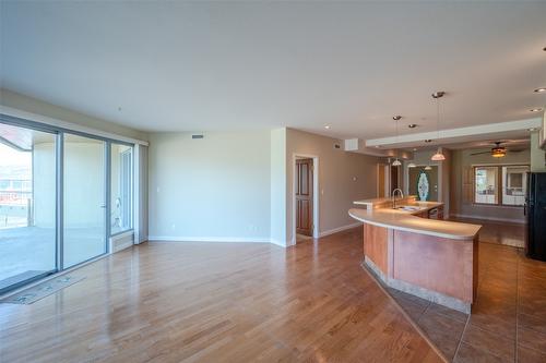 507-250 Marina Way, Penticton, BC - Indoor Photo Showing Kitchen With Double Sink