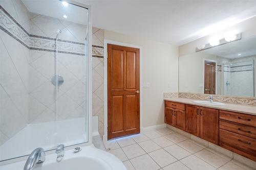 507-250 Marina Way, Penticton, BC - Indoor Photo Showing Bathroom