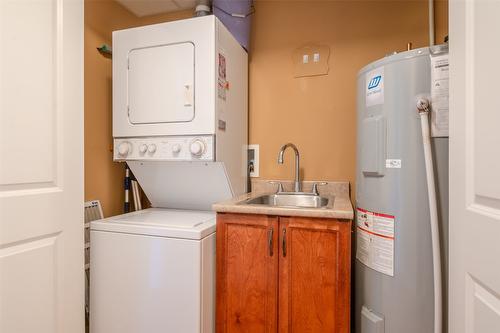 507-250 Marina Way, Penticton, BC - Indoor Photo Showing Laundry Room