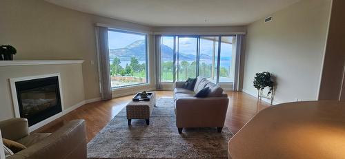 507-250 Marina Way, Penticton, BC - Indoor Photo Showing Living Room With Fireplace