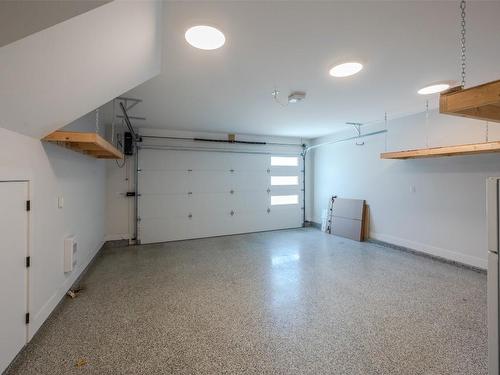 110-201 Wylie Street, Penticton, BC - Indoor Photo Showing Garage