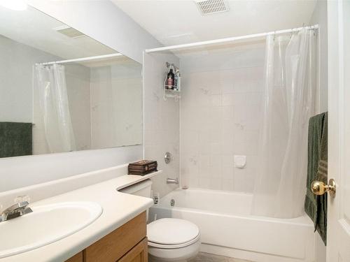108-3163 Richter Street, Kelowna, BC - Indoor Photo Showing Bathroom