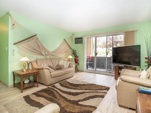 108-3163 Richter Street, Kelowna, BC - Indoor Photo Showing Living Room