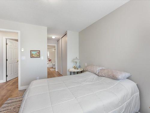 207-1329 Klo Road, Kelowna, BC - Indoor Photo Showing Bedroom