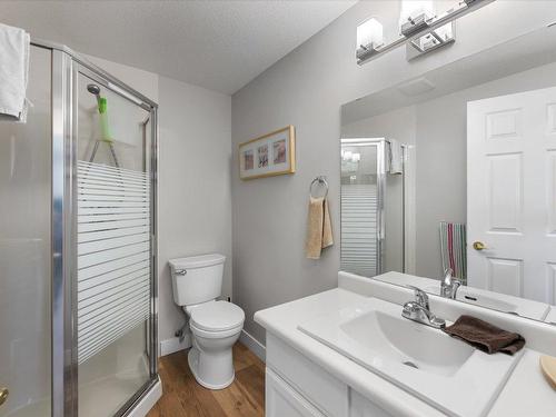 207-1329 Klo Road, Kelowna, BC - Indoor Photo Showing Bathroom