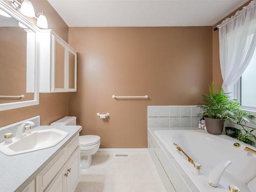 137-1458 Penticton Avenue, Penticton, BC - Indoor Photo Showing Bathroom