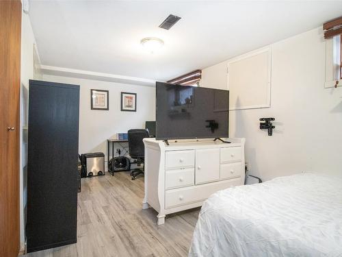 895 Walrod Street, Kelowna, BC - Indoor Photo Showing Bedroom
