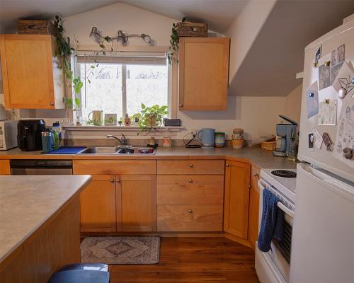 895 Walrod Street, Kelowna, BC - Indoor Photo Showing Kitchen With Double Sink