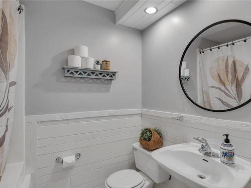 2410 Boucherie Road, West Kelowna, BC - Indoor Photo Showing Bathroom