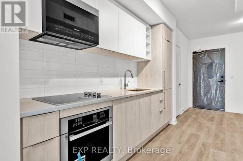 2305 - 2033 Kennedy Road, Toronto, ON - Indoor Photo Showing Kitchen