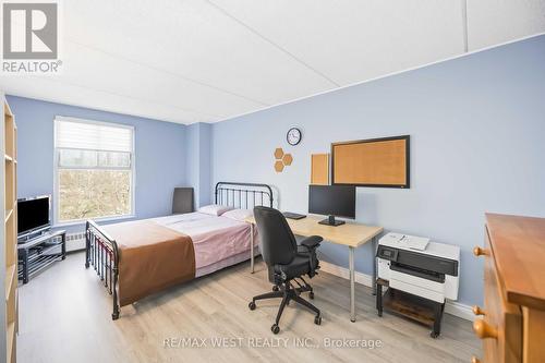 416 - 2 Glamorgan Avenue, Toronto, ON - Indoor Photo Showing Bedroom