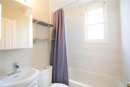 61 East 14Th Street, Hamilton, ON - Indoor Photo Showing Bathroom