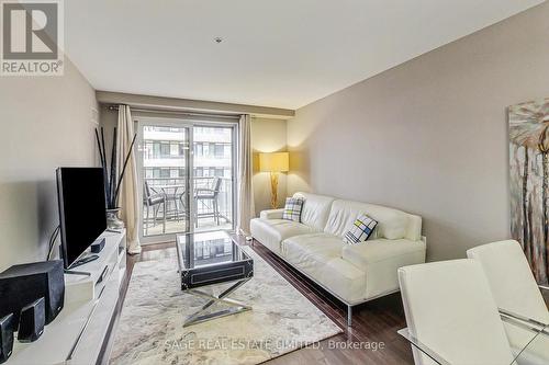309 - 12 Rean Drive, Toronto, ON - Indoor Photo Showing Living Room