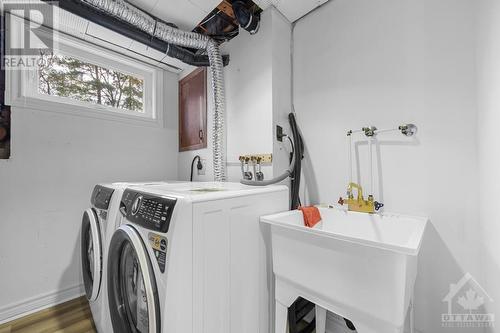 17 Rothwell Drive, Gloucester, ON - Indoor Photo Showing Laundry Room