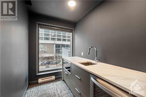 340 Queen Street Unit#510, Ottawa, ON - Indoor Photo Showing Kitchen