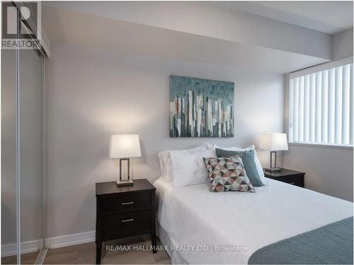 607 - 570 Bay Street, Toronto, ON - Indoor Photo Showing Bedroom