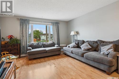 1415 Junor Avenue, Saskatoon, SK - Indoor Photo Showing Living Room