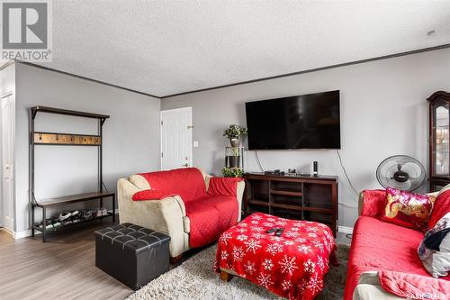3549 33Rd Street W, Saskatoon, SK - Indoor Photo Showing Living Room