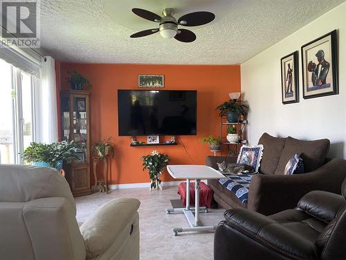 125 Cross Lake Rd, Temiskaming Shores, ON - Indoor Photo Showing Living Room