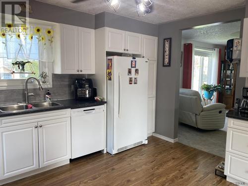 125 Cross Lake Rd, Temiskaming Shores, ON - Indoor Photo Showing Kitchen With Double Sink