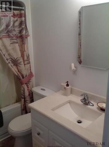 125 Cross Lake Rd, Temiskaming Shores, ON - Indoor Photo Showing Bathroom