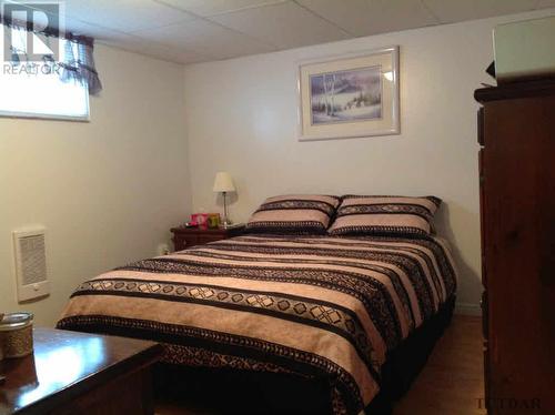 125 Cross Lake Rd, Temiskaming Shores, ON - Indoor Photo Showing Bedroom