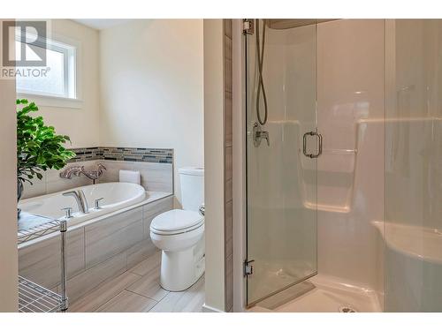253 Kicking Horse Place, Vernon, BC - Indoor Photo Showing Bathroom