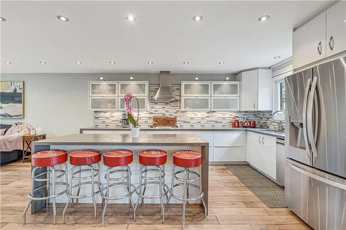 2218 Vista Drive, Burlington, ON - Indoor Photo Showing Kitchen With Upgraded Kitchen