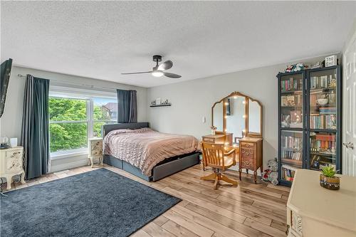 2218 Vista Drive, Burlington, ON - Indoor Photo Showing Bedroom