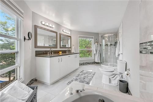 2218 Vista Drive, Burlington, ON - Indoor Photo Showing Bathroom