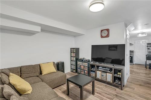 2218 Vista Drive, Burlington, ON - Indoor Photo Showing Living Room