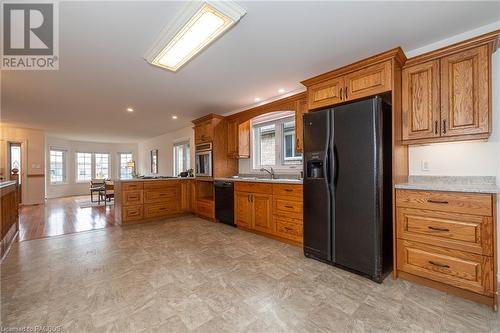 803 23Rd Street E, Owen Sound, ON - Indoor Photo Showing Kitchen