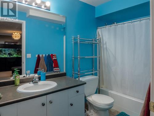 594 Clayton Crescent, Kelowna, BC - Indoor Photo Showing Bathroom