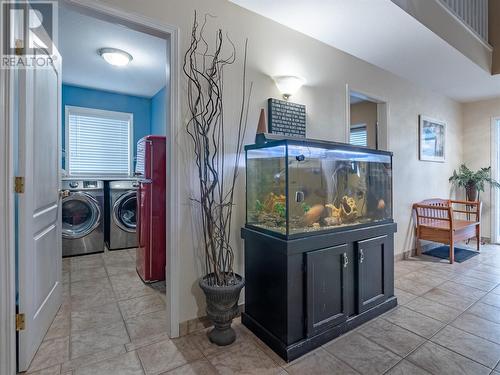 594 Clayton Crescent, Kelowna, BC - Indoor Photo Showing Laundry Room