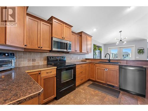 2570 Copper Ridge Way, West Kelowna, BC - Indoor Photo Showing Kitchen