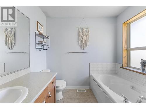 2570 Copper Ridge Way, West Kelowna, BC - Indoor Photo Showing Bathroom