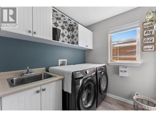 2570 Copper Ridge Way, West Kelowna, BC - Indoor Photo Showing Laundry Room