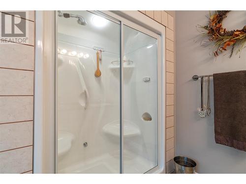 2631 Fairview Place, Blind Bay, BC - Indoor Photo Showing Bathroom