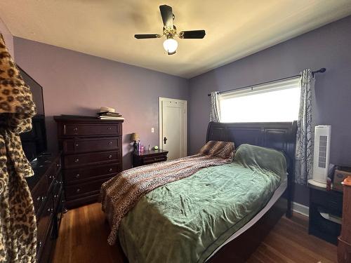 1488 Third Avenue, Trail, BC - Indoor Photo Showing Bedroom