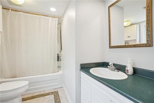 13 Beaucourt Place|Unit #Lower, Hamilton, ON - Indoor Photo Showing Bathroom