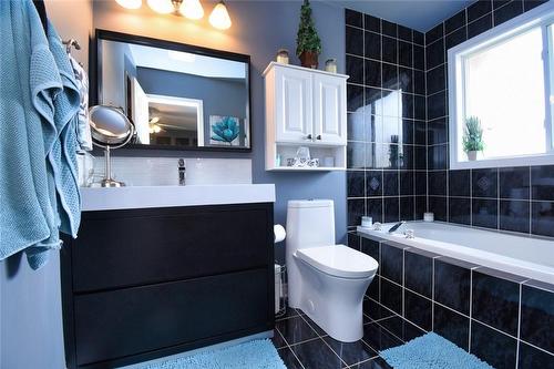 4-piece ensuite with soaker tub & seperate shower - 5235 Thornburn Drive, Burlington, ON - Indoor Photo Showing Bathroom