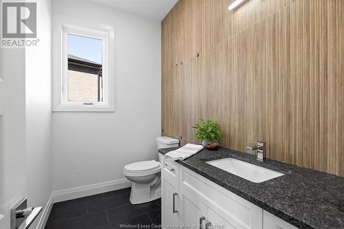 116 Bear Street, Essex, ON - Indoor Photo Showing Bathroom