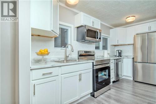 256 Hawthorne Drive, Riverview, NB - Indoor Photo Showing Kitchen