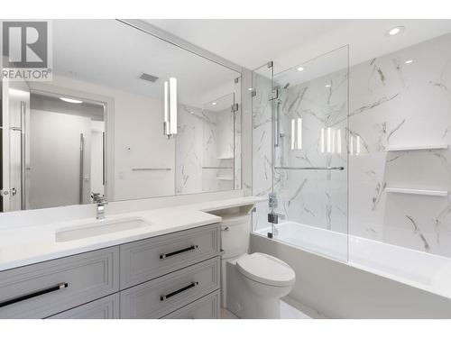 450 Groves Avenue Unit# 202, Kelowna, BC - Indoor Photo Showing Bathroom