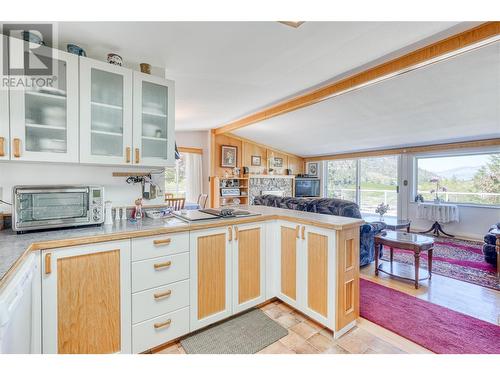 6708 English Avenue, Summerland, BC - Indoor Photo Showing Kitchen