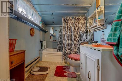 120 Sir Williams Lane, Grey Highlands, ON - Indoor Photo Showing Bathroom